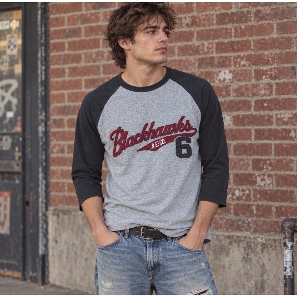 Vintage Y2K American Eagle Blackhawks Raglan Baseball Shirt M